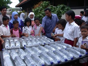 Indonesian SODIS users (picture: SODIS Eawag)