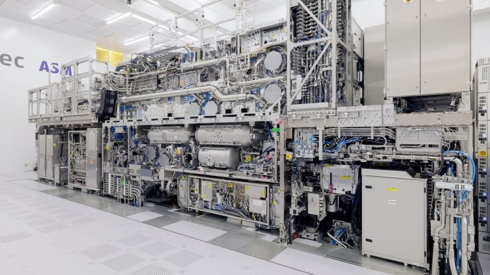 ASML Shows Off Next-Generation, $380 Million High-NA EUV Lithography  Machines | Extremetech