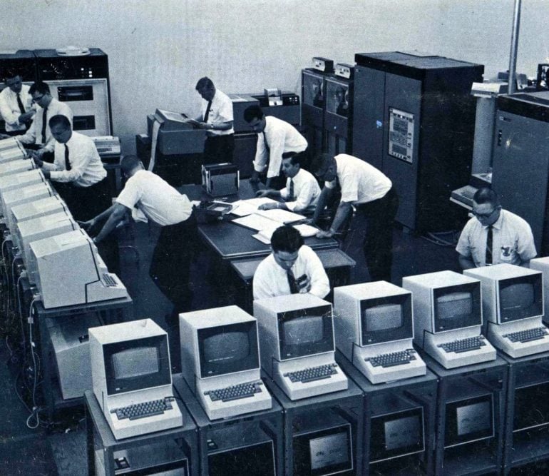 Computers in the 1960s: What they looked like & how they were used ...